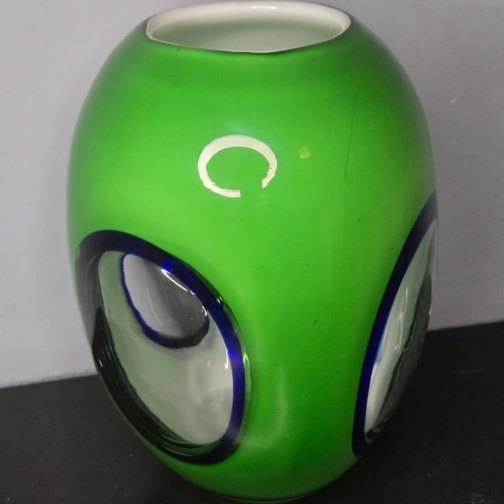 Vintage Fish Eye/Porthole Vase with Cased Glass 8.25"